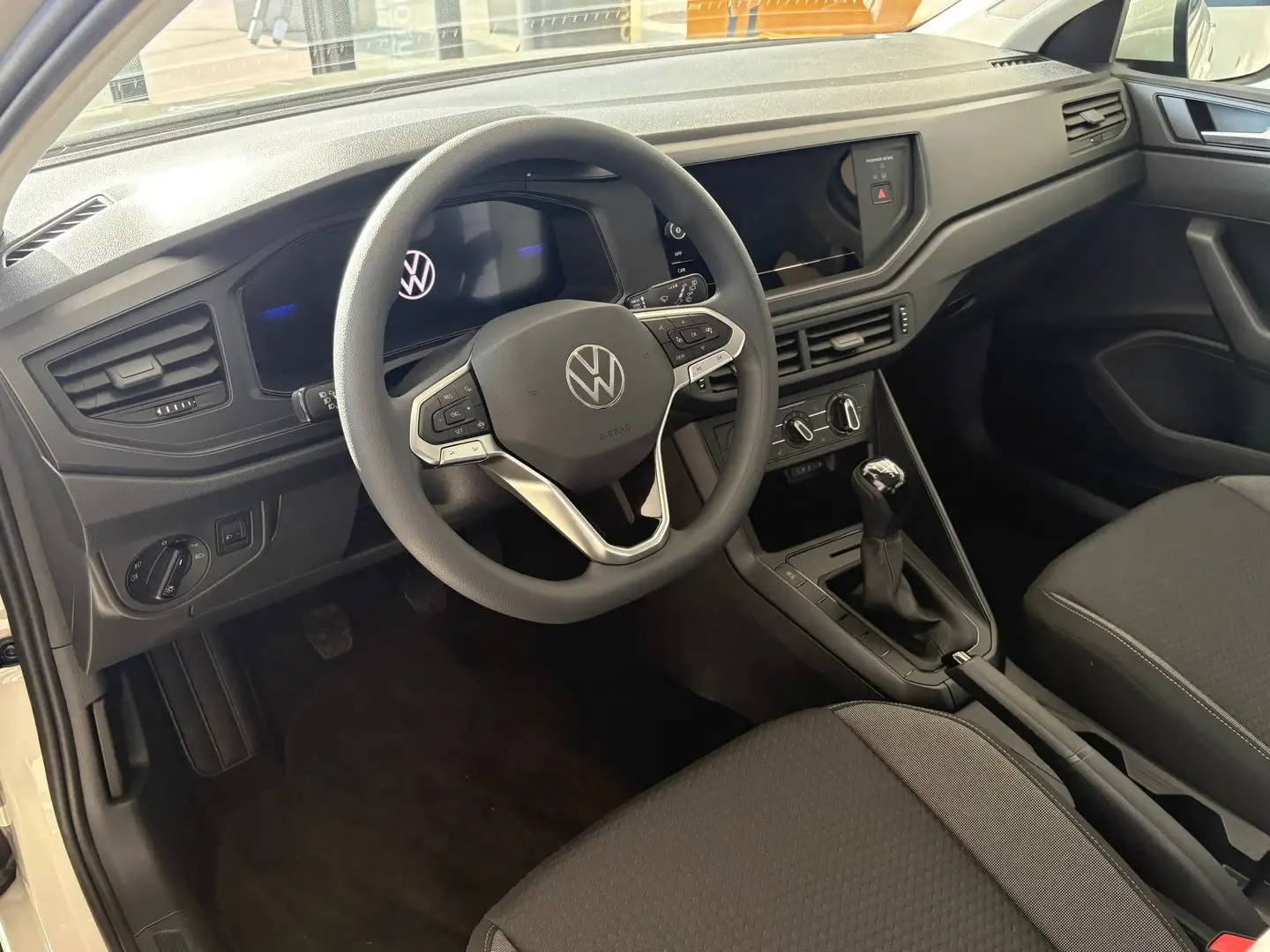 Volkswagen Taigo 4Me TSI Grau - 2