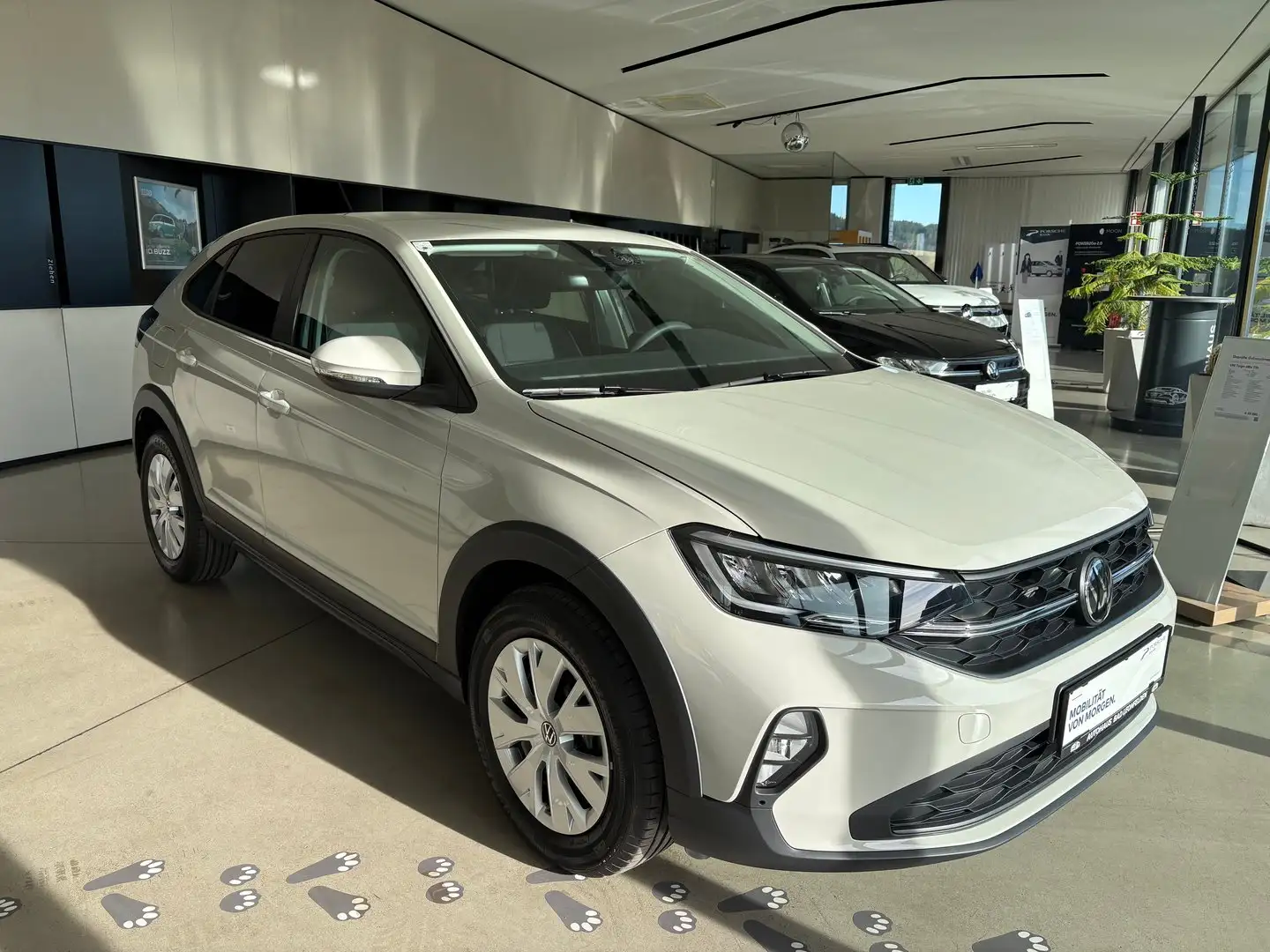 Volkswagen Taigo 4Me TSI Grau - 1