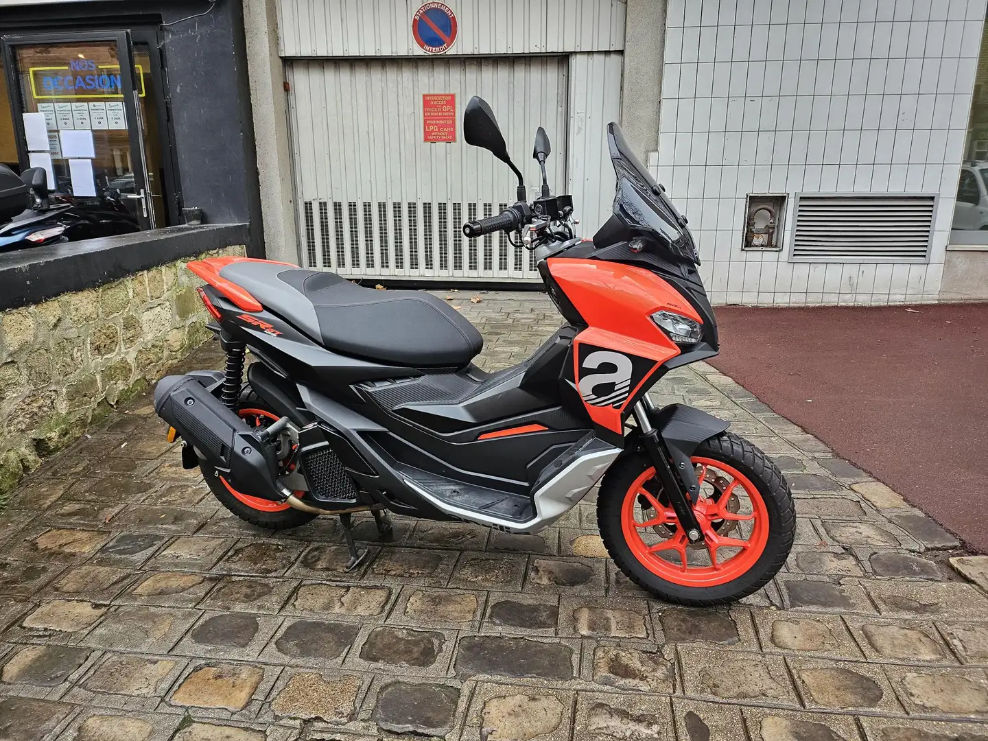 Aprilia SR GT 125 Rojo - 1