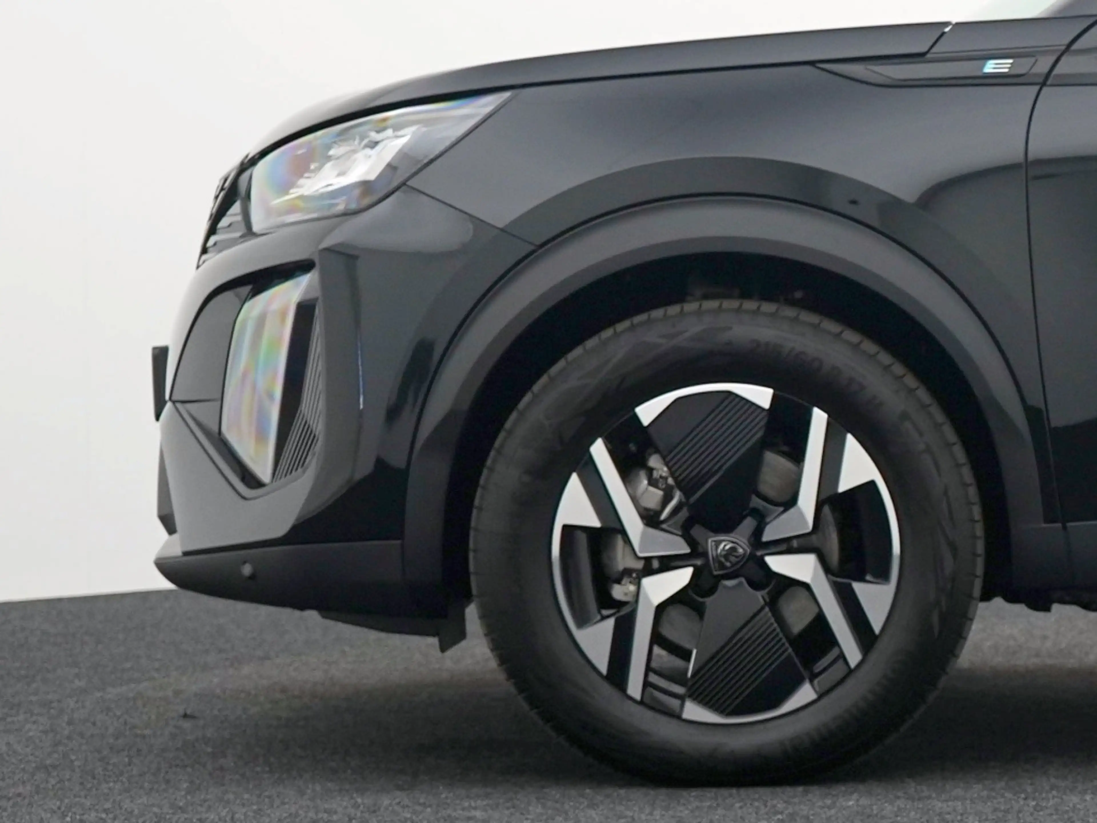 Peugeot e-2008 EV Allure 54 kWh - Private lease 549 pm — photo 7