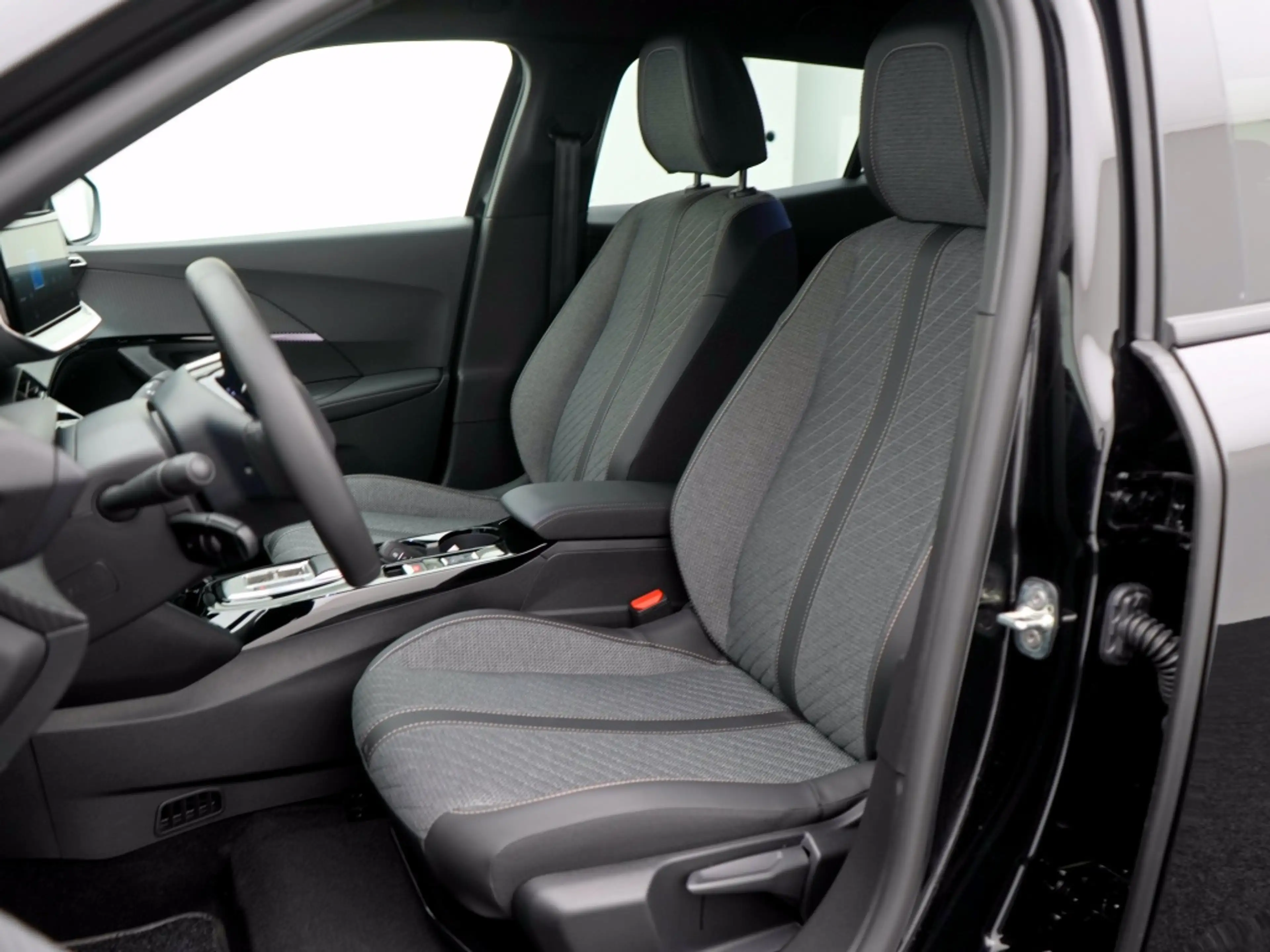 Peugeot e-2008 EV Allure 54 kWh - Private lease 549 pm — photo 14