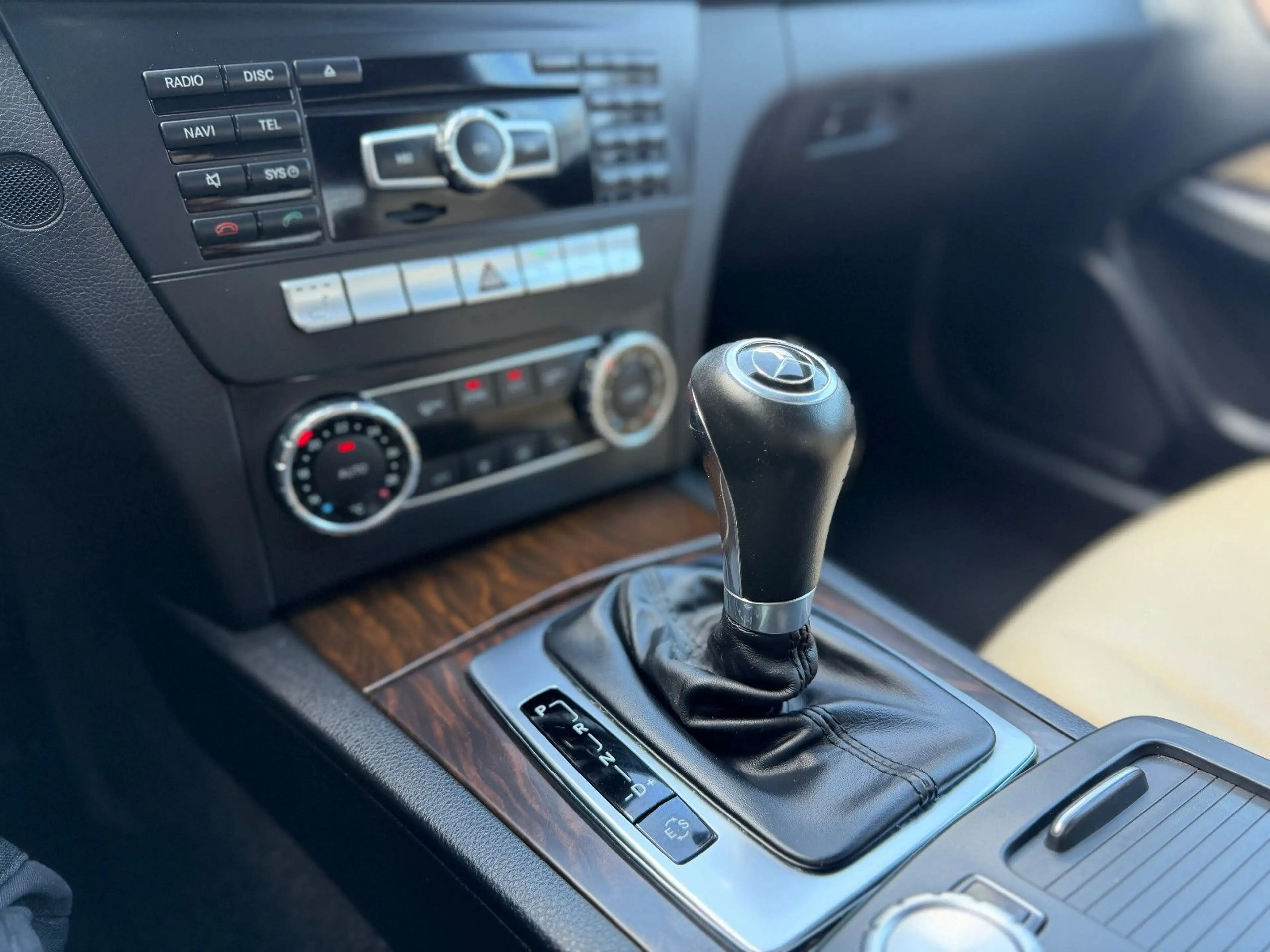 Mercedes-Benz C 350 C Coupe 350 CGI BlueEfficiency COMAND Bi-Xenon — photo 14