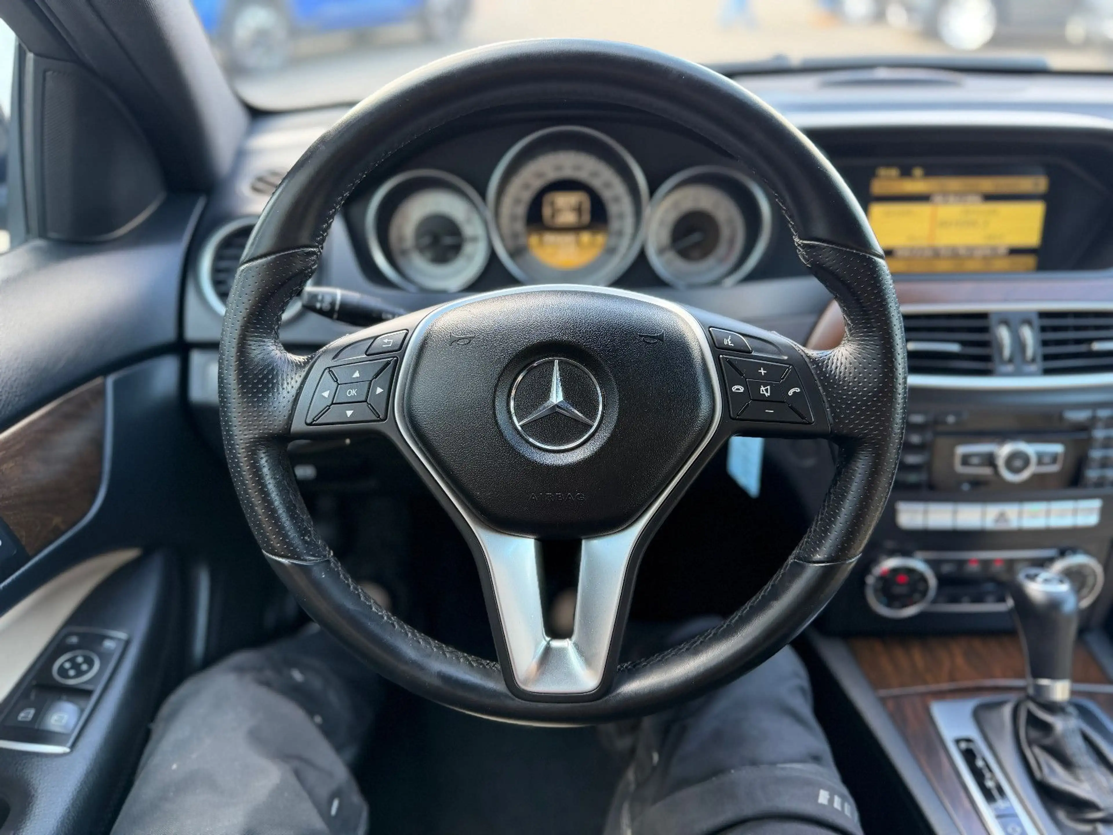 Mercedes-Benz C 350 C Coupe 350 CGI BlueEfficiency COMAND Bi-Xenon — photo 11