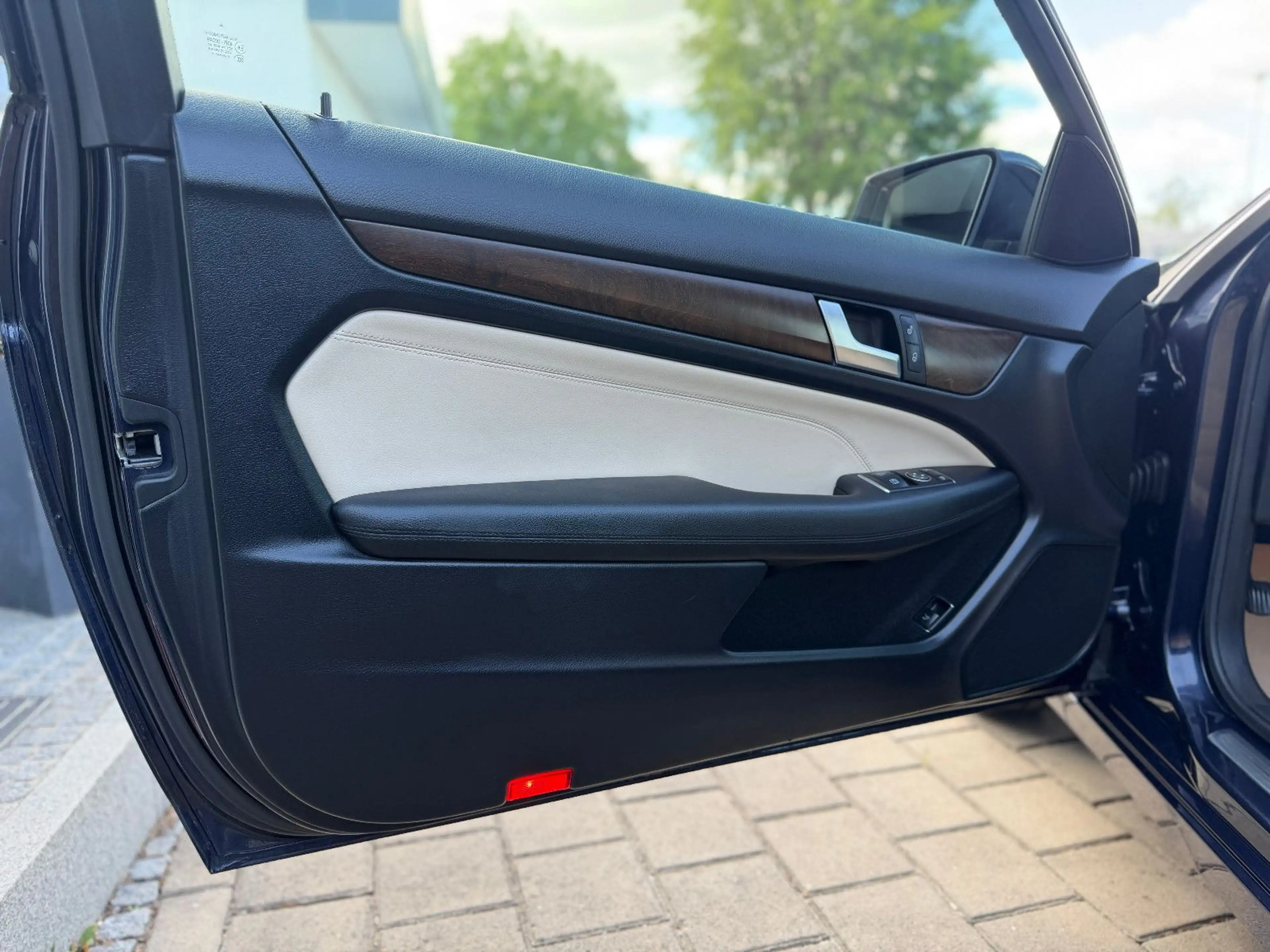 Mercedes-Benz C 350 C Coupe 350 CGI BlueEfficiency COMAND Bi-Xenon — photo 8