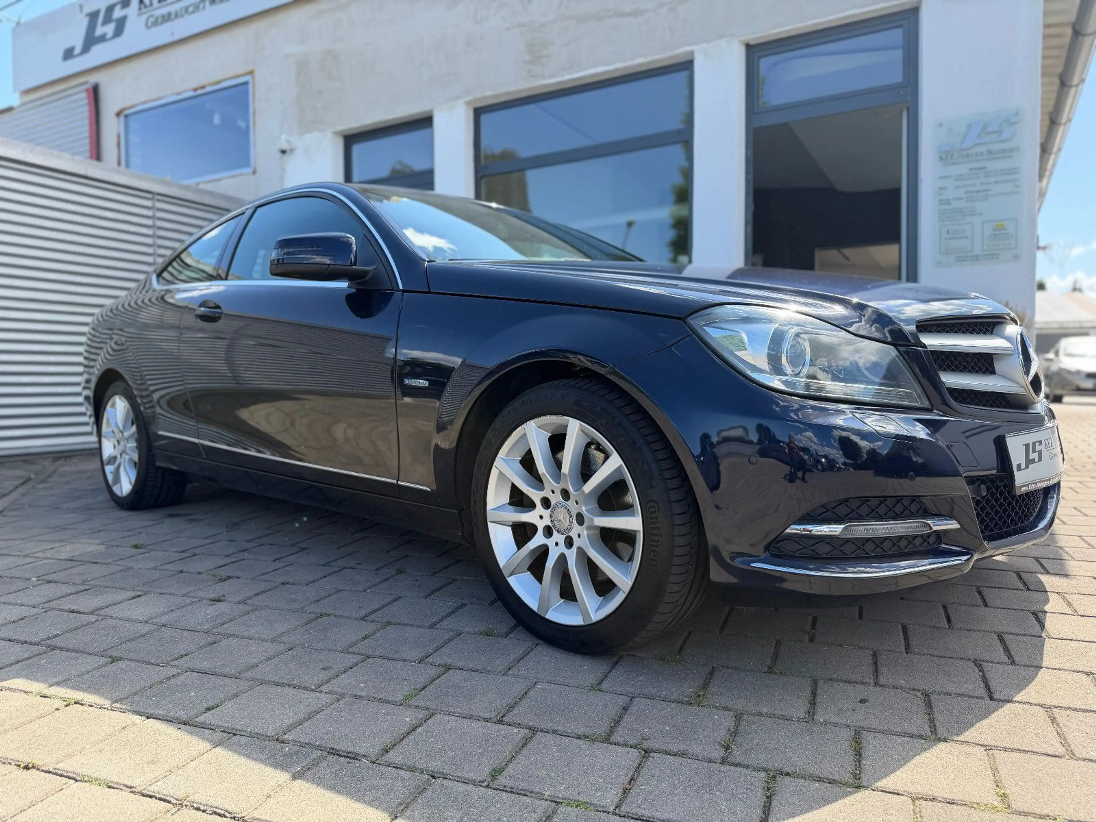 Mercedes-Benz C 350 C Coupe 350 CGI BlueEfficiency COMAND Bi-Xenon — photo 3