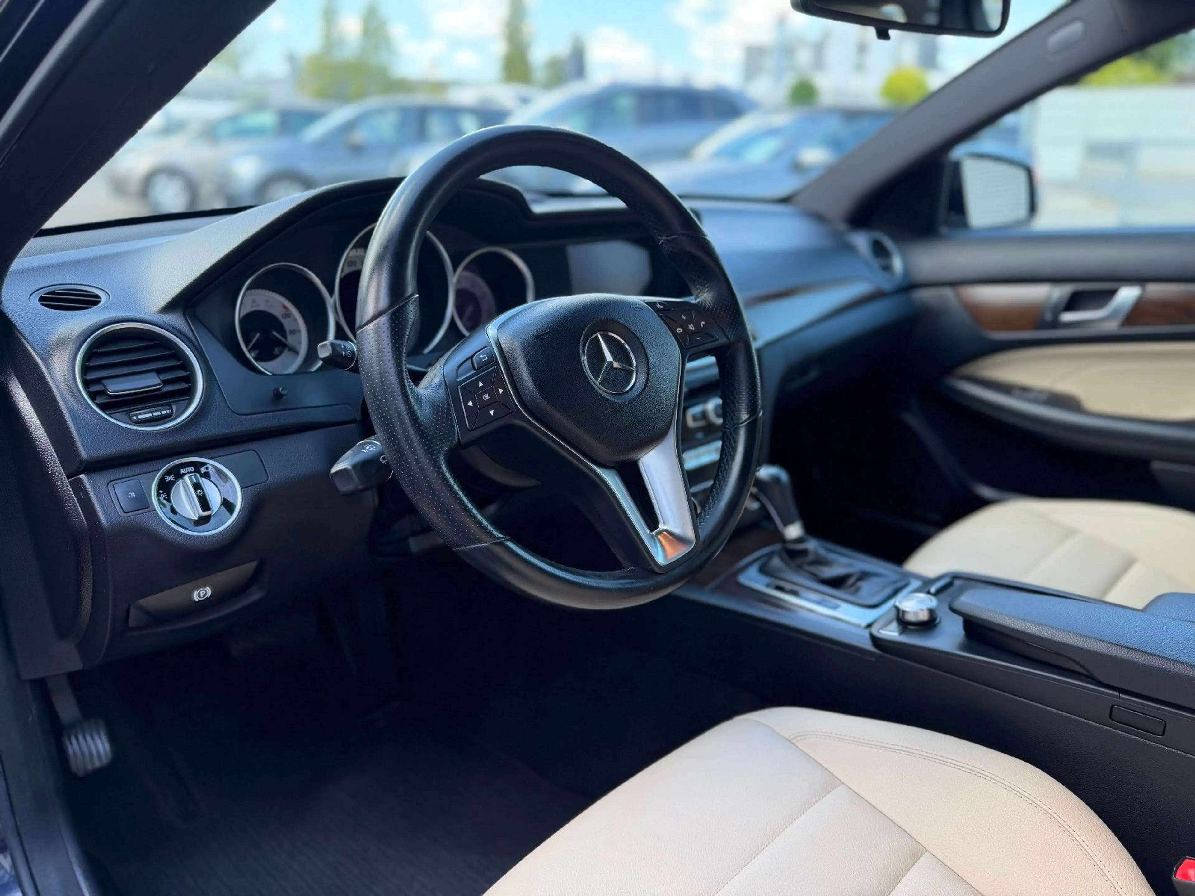 Mercedes-Benz C 350 C Coupe 350 CGI BlueEfficiency COMAND Bi-Xenon — photo 10