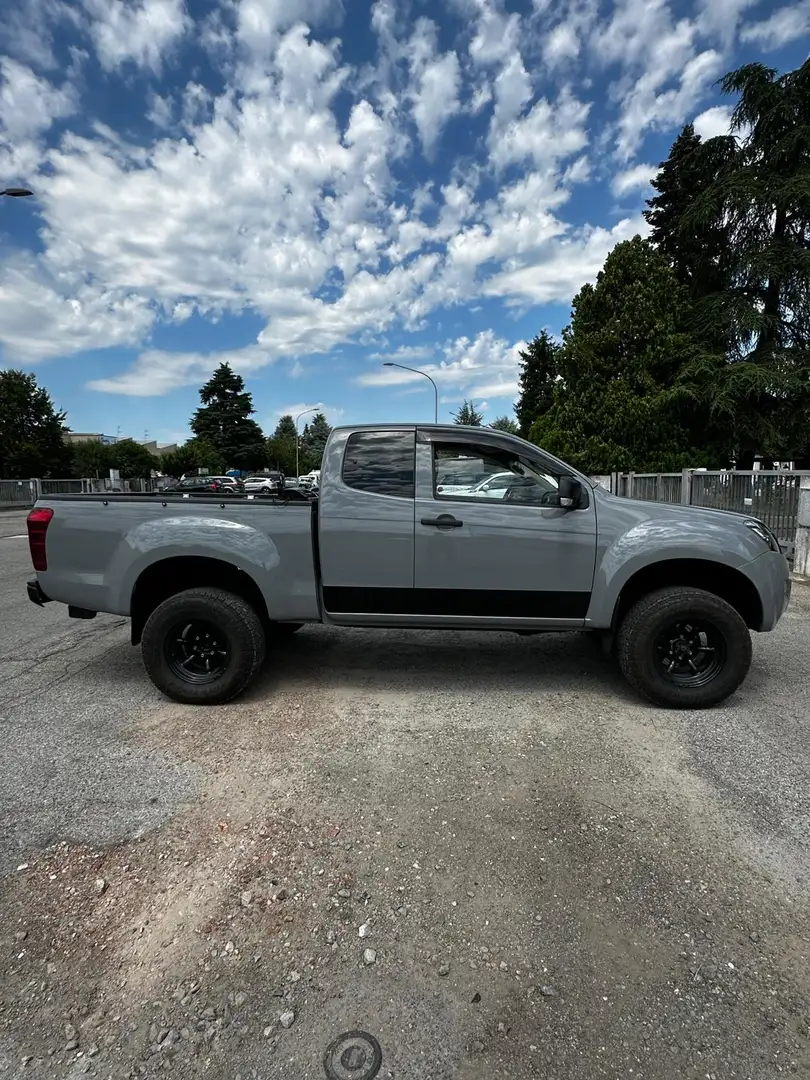 Isuzu D-Max extracab Szary - 2