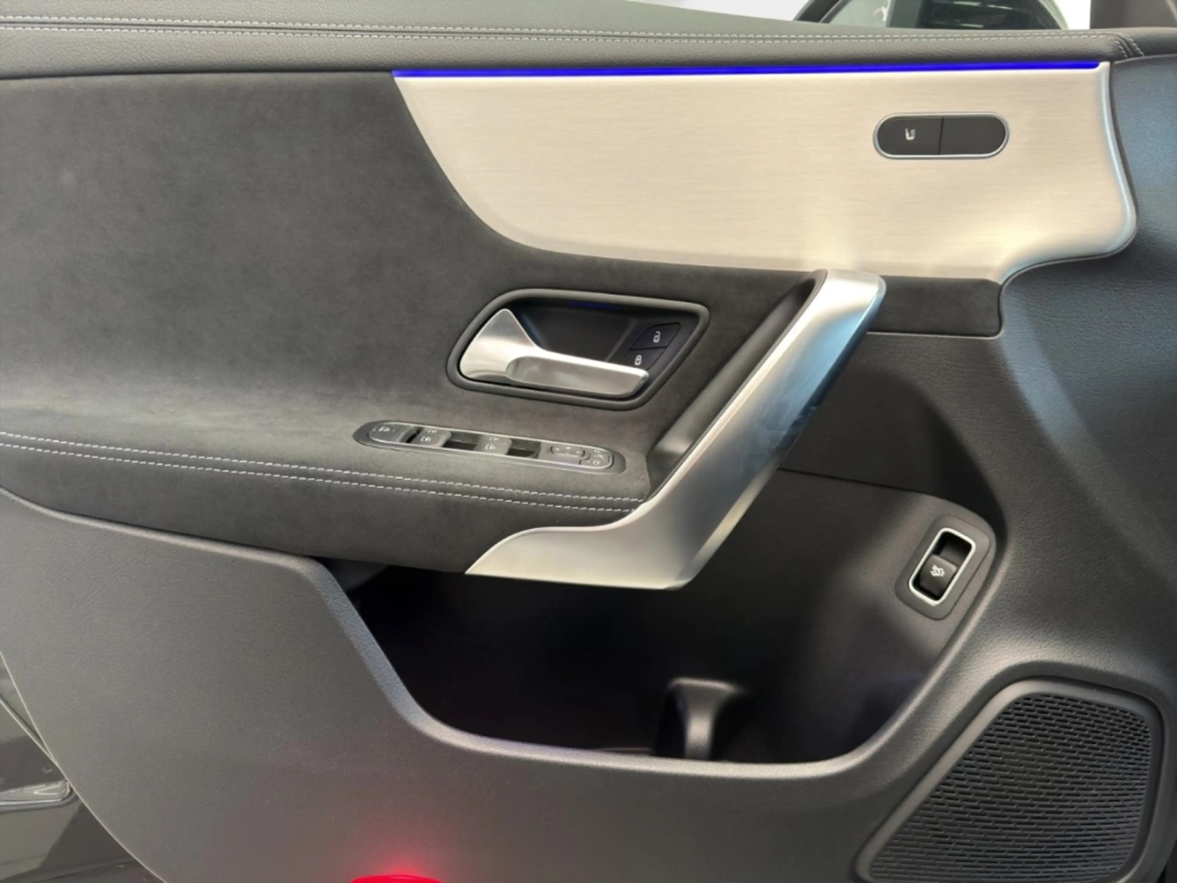 Mercedes-Benz CLA 200 d AMG LINE ADVANCED PLUS DISTR+MULTIBEAM — photo 11