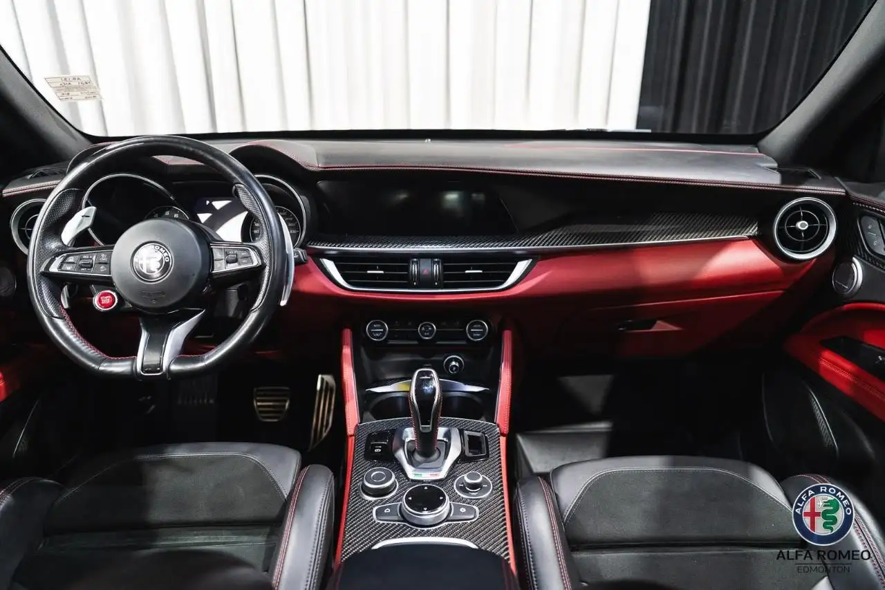 Alfa Romeo Stelvio снимка Alfa Romeo Stelvio