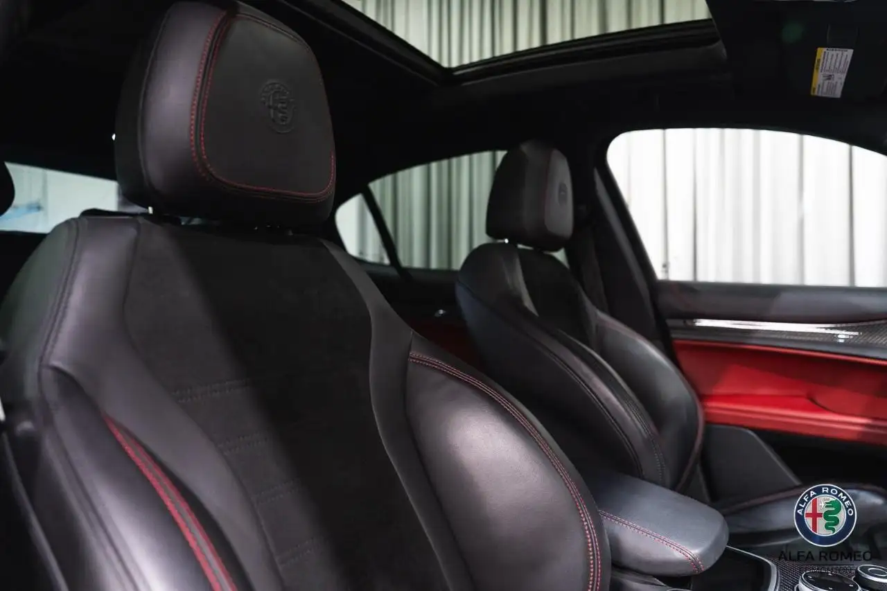 Alfa Romeo Stelvio снимка Alfa Romeo Stelvio