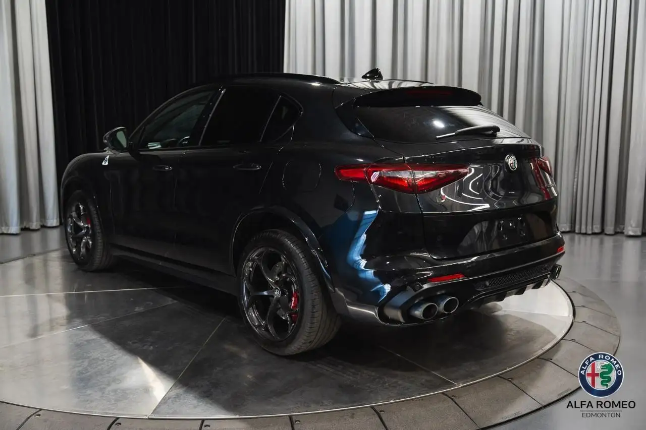 Alfa Romeo Stelvio снимка Alfa Romeo Stelvio