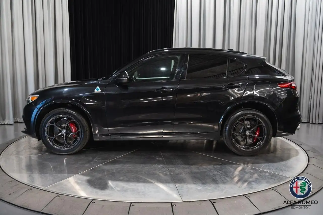 Alfa Romeo Stelvio снимка Alfa Romeo Stelvio