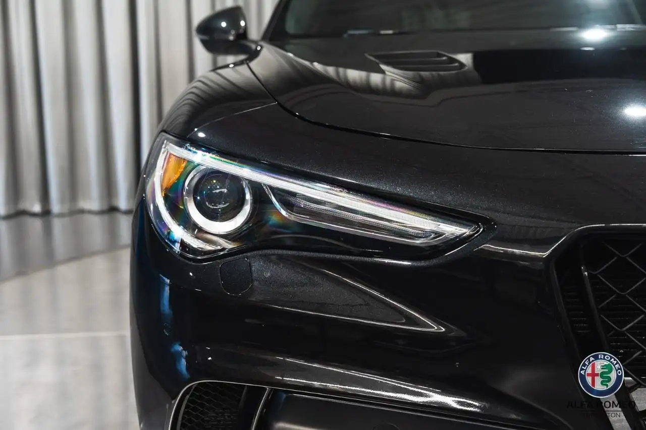 Alfa Romeo Stelvio снимка Alfa Romeo Stelvio