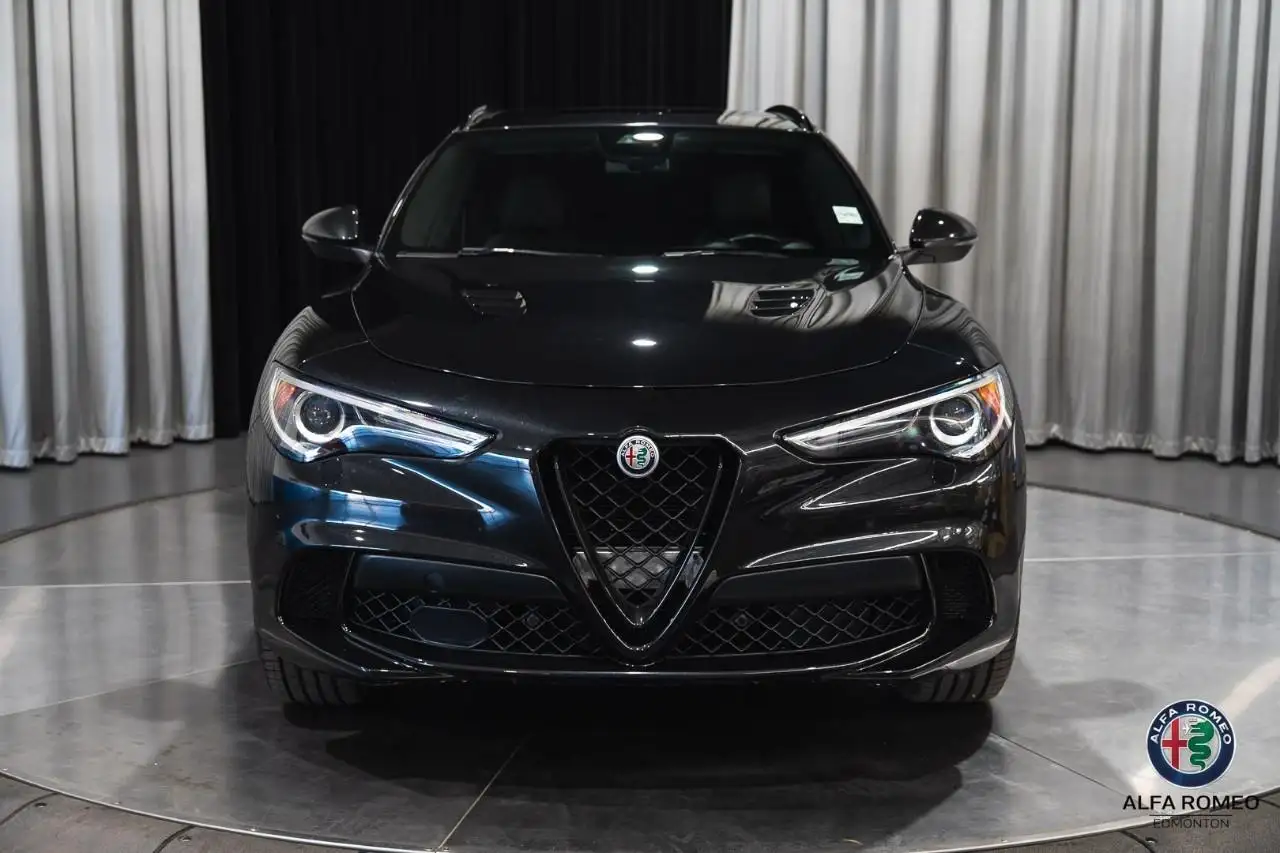 Alfa Romeo Stelvio снимка Alfa Romeo Stelvio