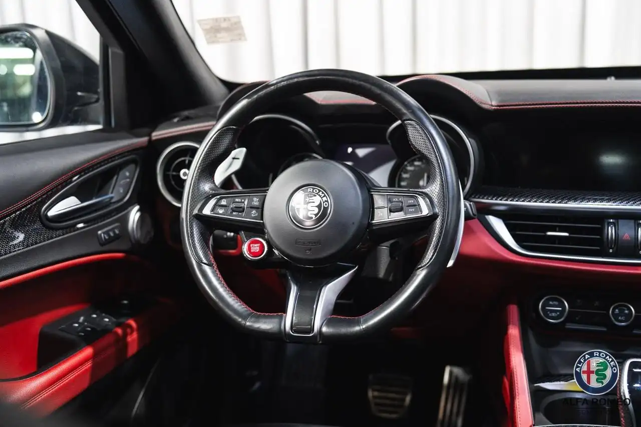Alfa Romeo Stelvio снимка Alfa Romeo Stelvio
