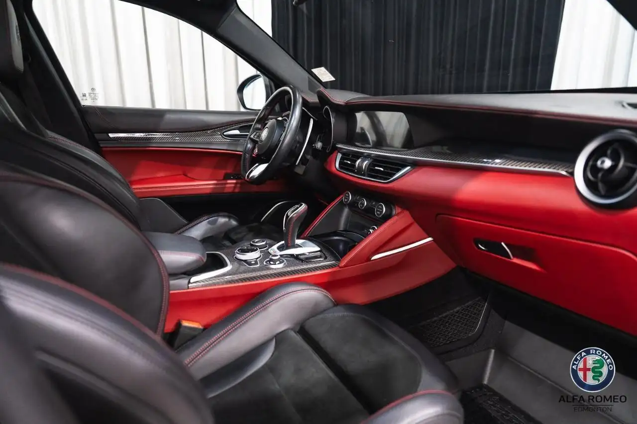 Alfa Romeo Stelvio снимка Alfa Romeo Stelvio