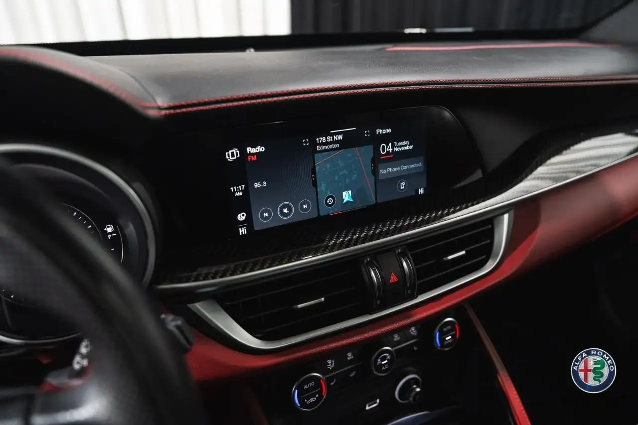 Alfa Romeo Stelvio снимка Alfa Romeo Stelvio