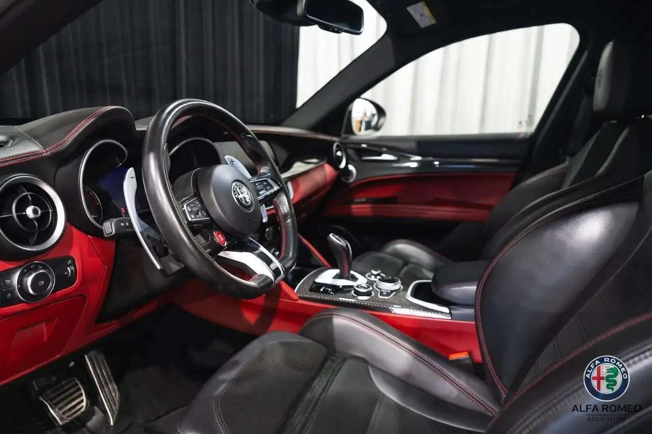 Alfa Romeo Stelvio снимка Alfa Romeo Stelvio