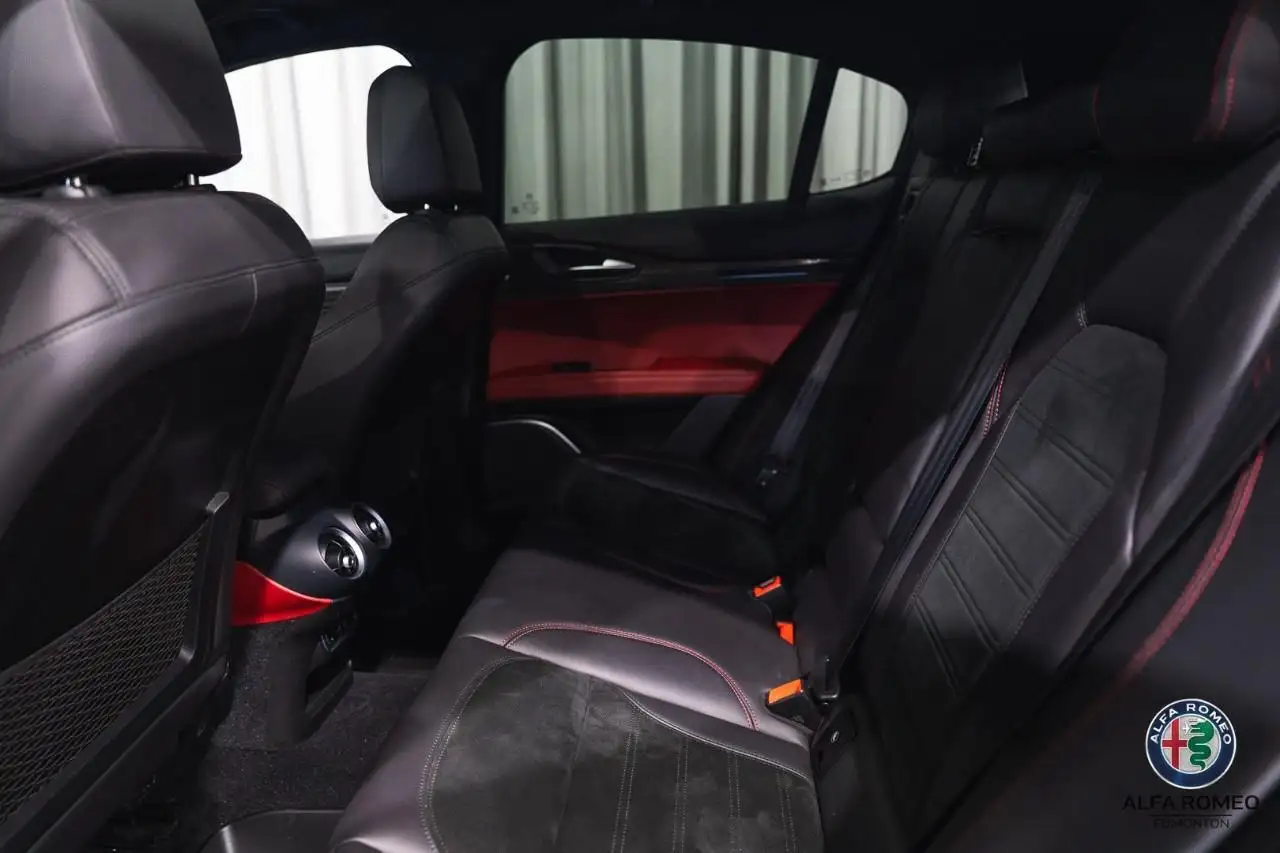 Alfa Romeo Stelvio снимка Alfa Romeo Stelvio