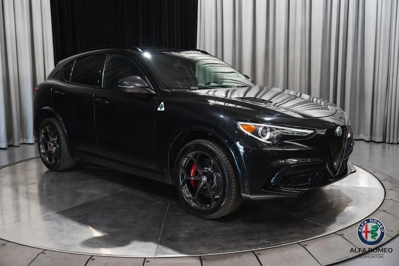 Alfa Romeo Stelvio снимка Alfa Romeo Stelvio