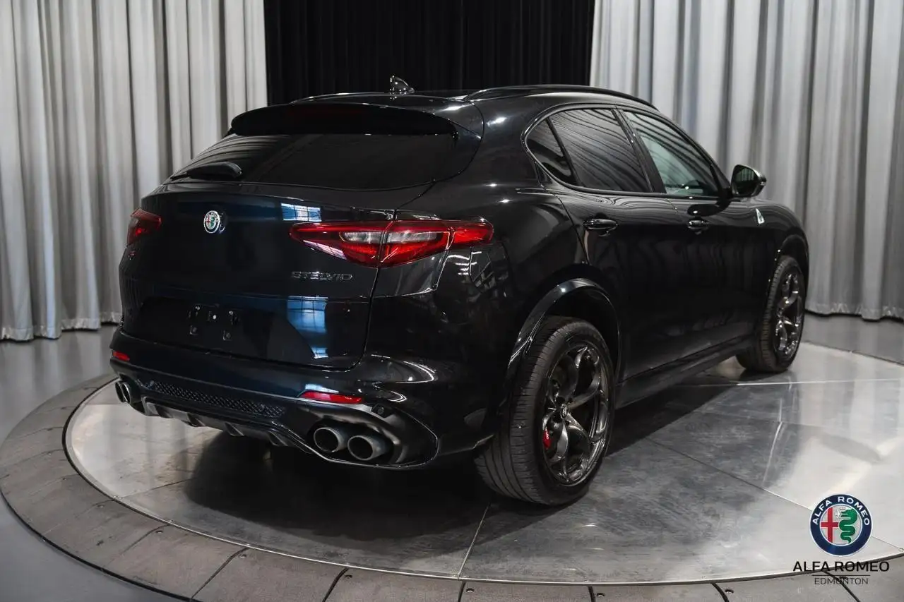 Alfa Romeo Stelvio снимка Alfa Romeo Stelvio