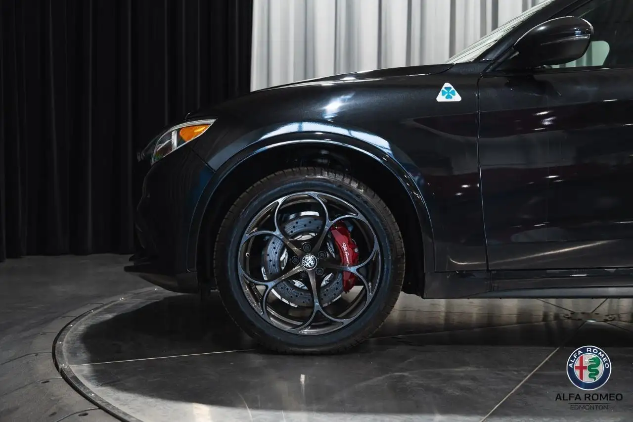 Alfa Romeo Stelvio снимка Alfa Romeo Stelvio