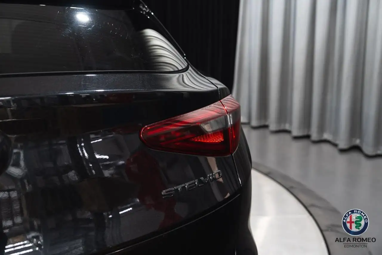 Alfa Romeo Stelvio снимка Alfa Romeo Stelvio