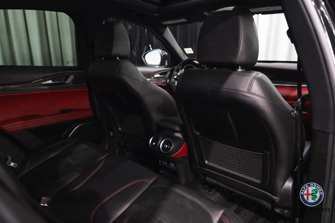 Alfa Romeo Stelvio снимка Alfa Romeo Stelvio