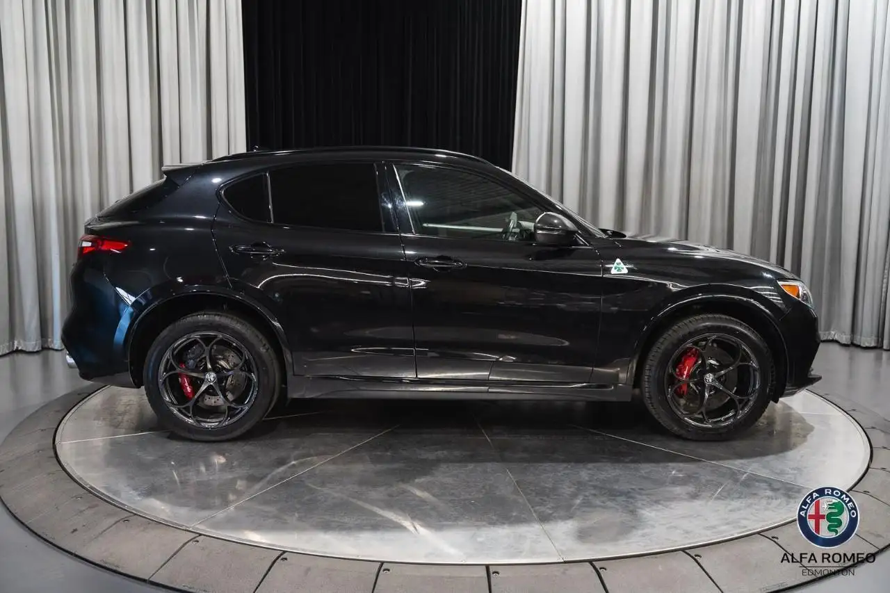 Alfa Romeo Stelvio снимка Alfa Romeo Stelvio