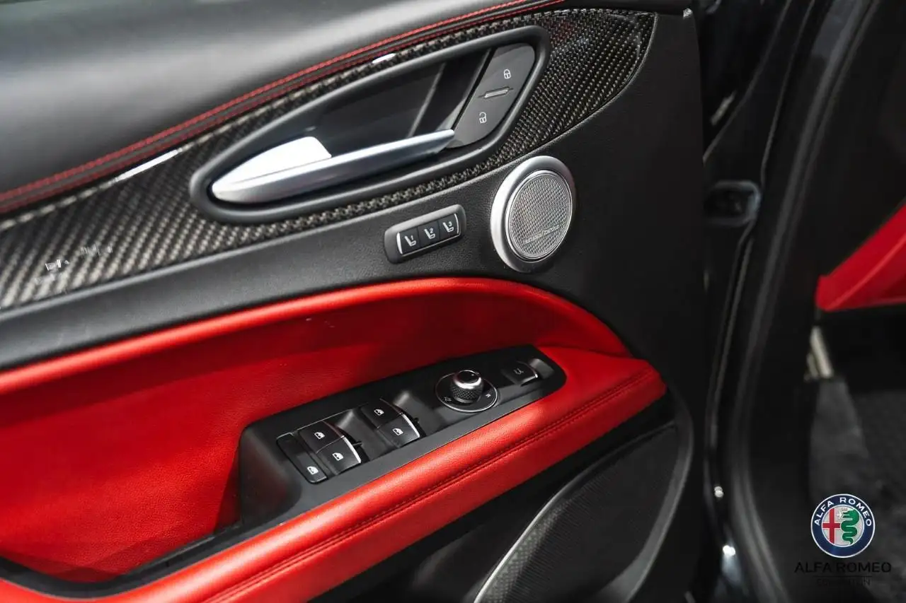 Alfa Romeo Stelvio снимка Alfa Romeo Stelvio