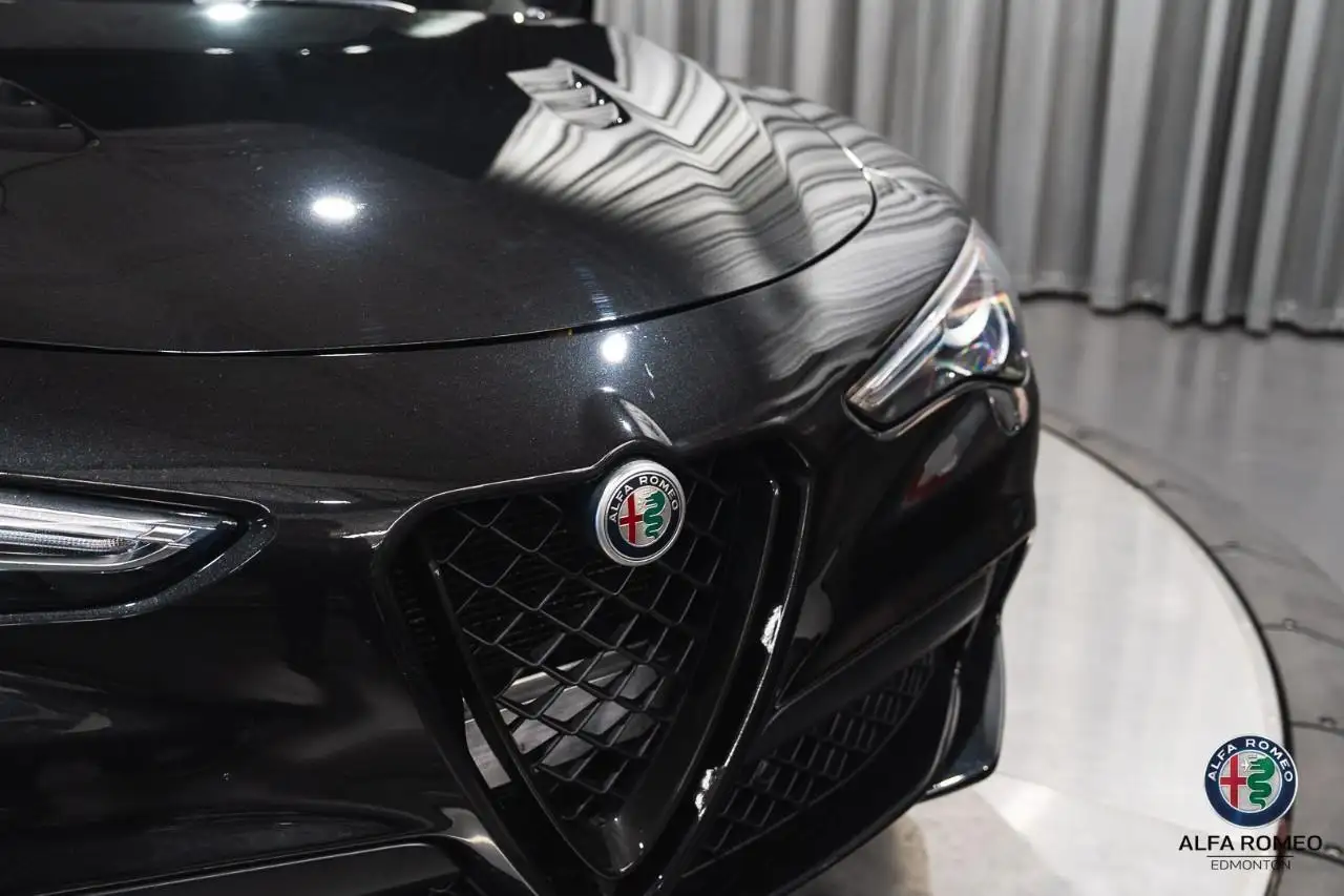 Alfa Romeo Stelvio снимка Alfa Romeo Stelvio