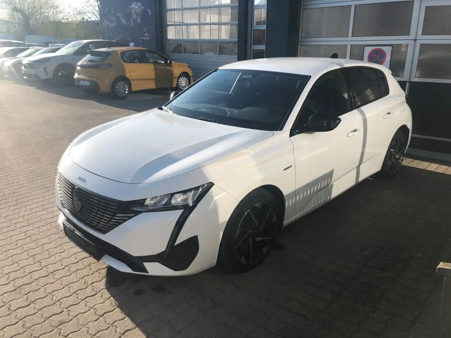 Peugeot 308 Hybrid 180 e-EAT8 Allure Pack Wit - 2