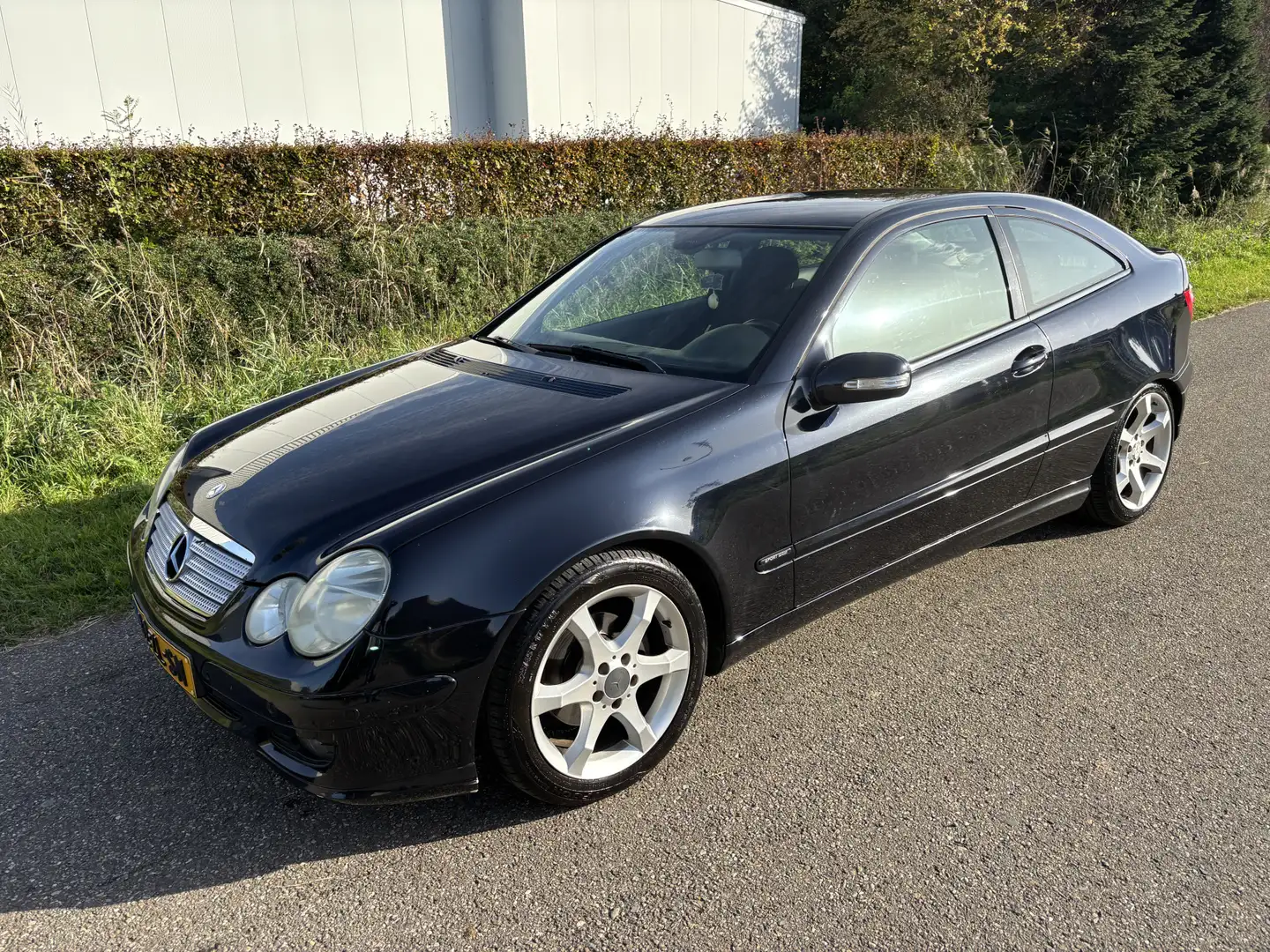 Mercedes-Benz C 180 Sportcoupé K. / SPORT EDITION / NAVI / CRUISE / AI Zwart - 2