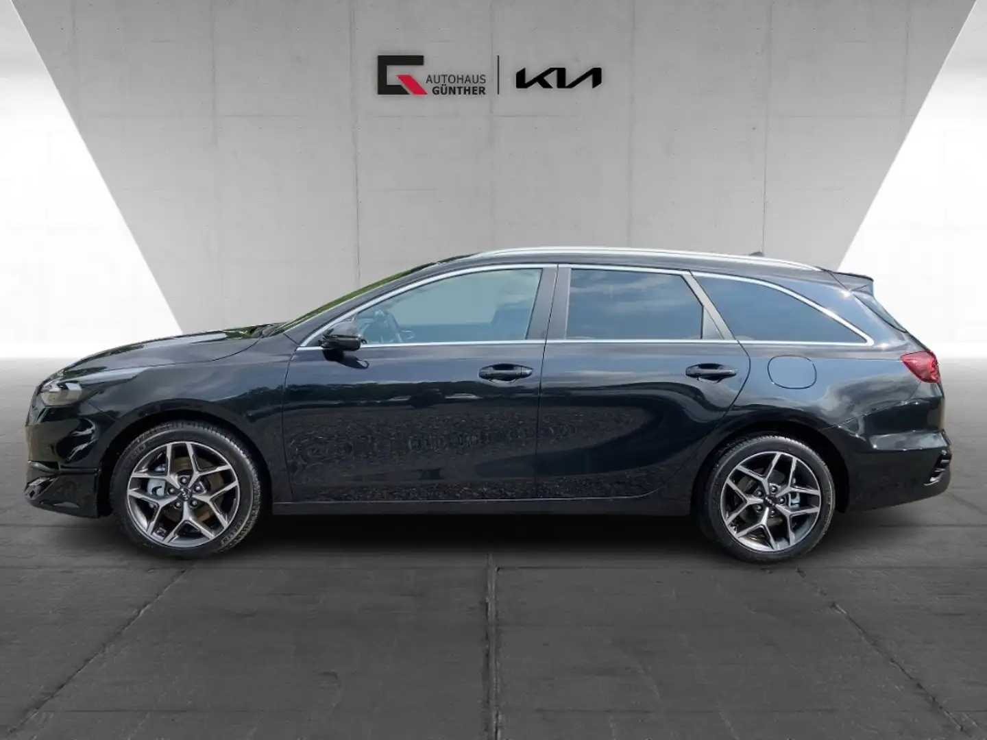 Kia Ceed SW / cee'd SW Sportswagon Ultimate Edition 1.5 T-GDI MHEV Design Schwarz - 2