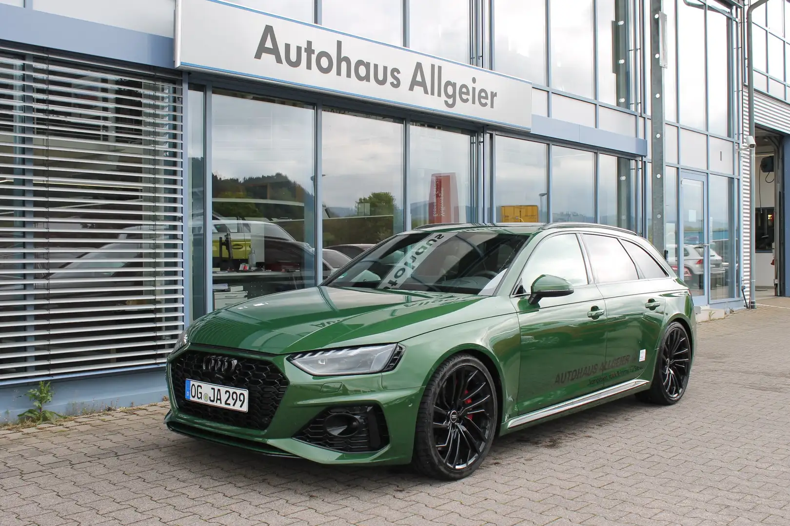 Audi RS4 Avant 2.9 TFSI quattro *Leder/MatrixLED/Panorama* Grün - 1