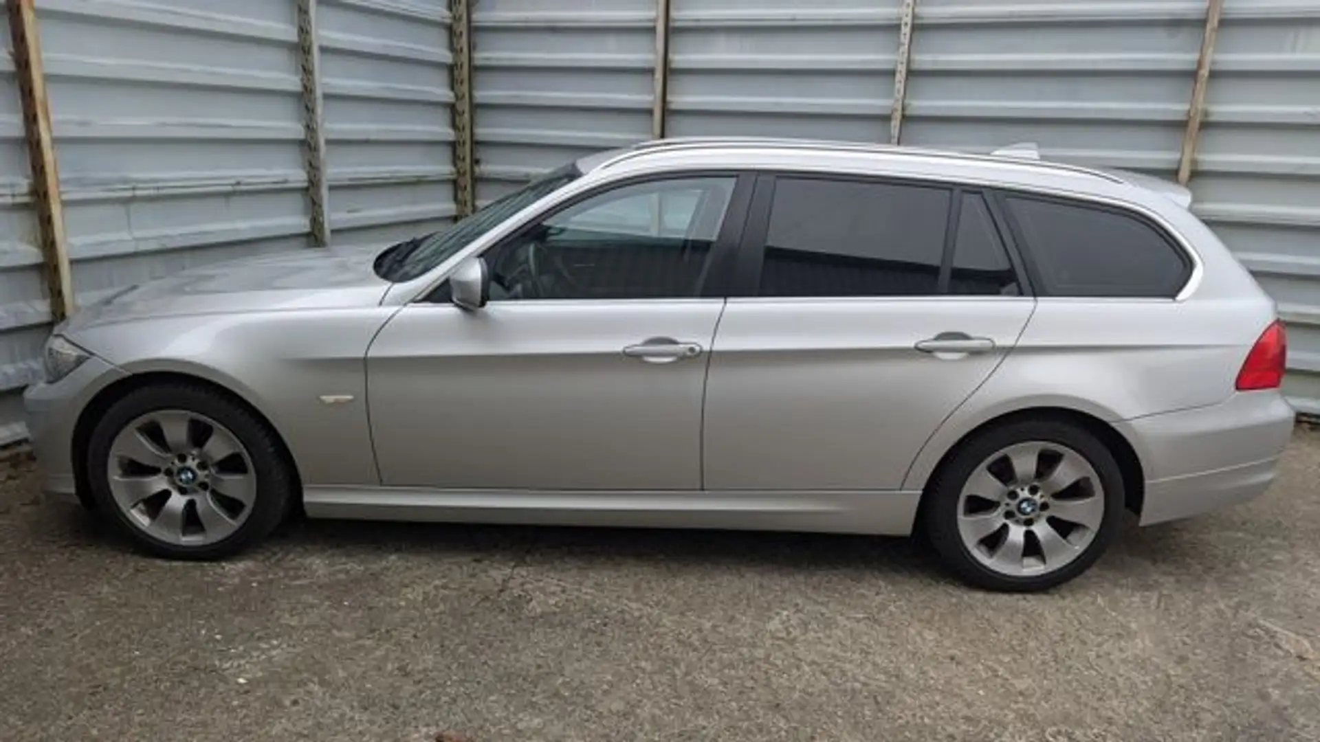 BMW 320 d xDrive Touring*Automatik*2 Hand*Leder* Silber - 2