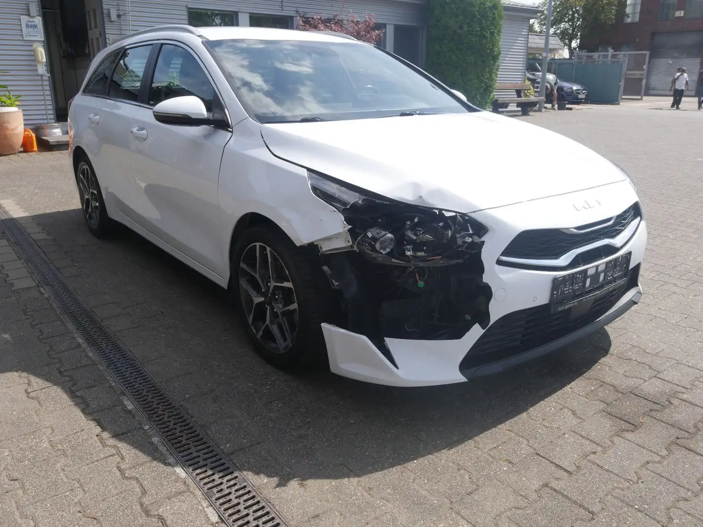 Kia Ceed SW / cee'd SW 1.5 T-GDI DCT Spirit Navi ACC Weiß - 1