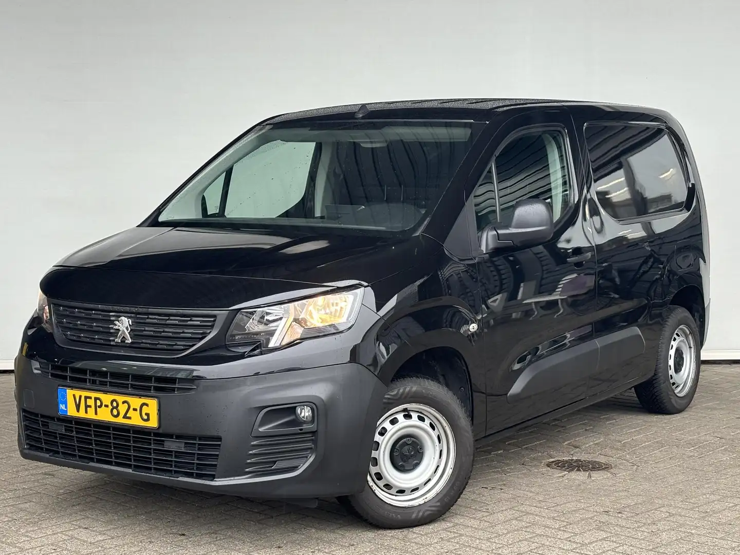 Peugeot Partner 1.5 BlueHDI Premium Erg Netjes! | Cruise control | Černá - 1