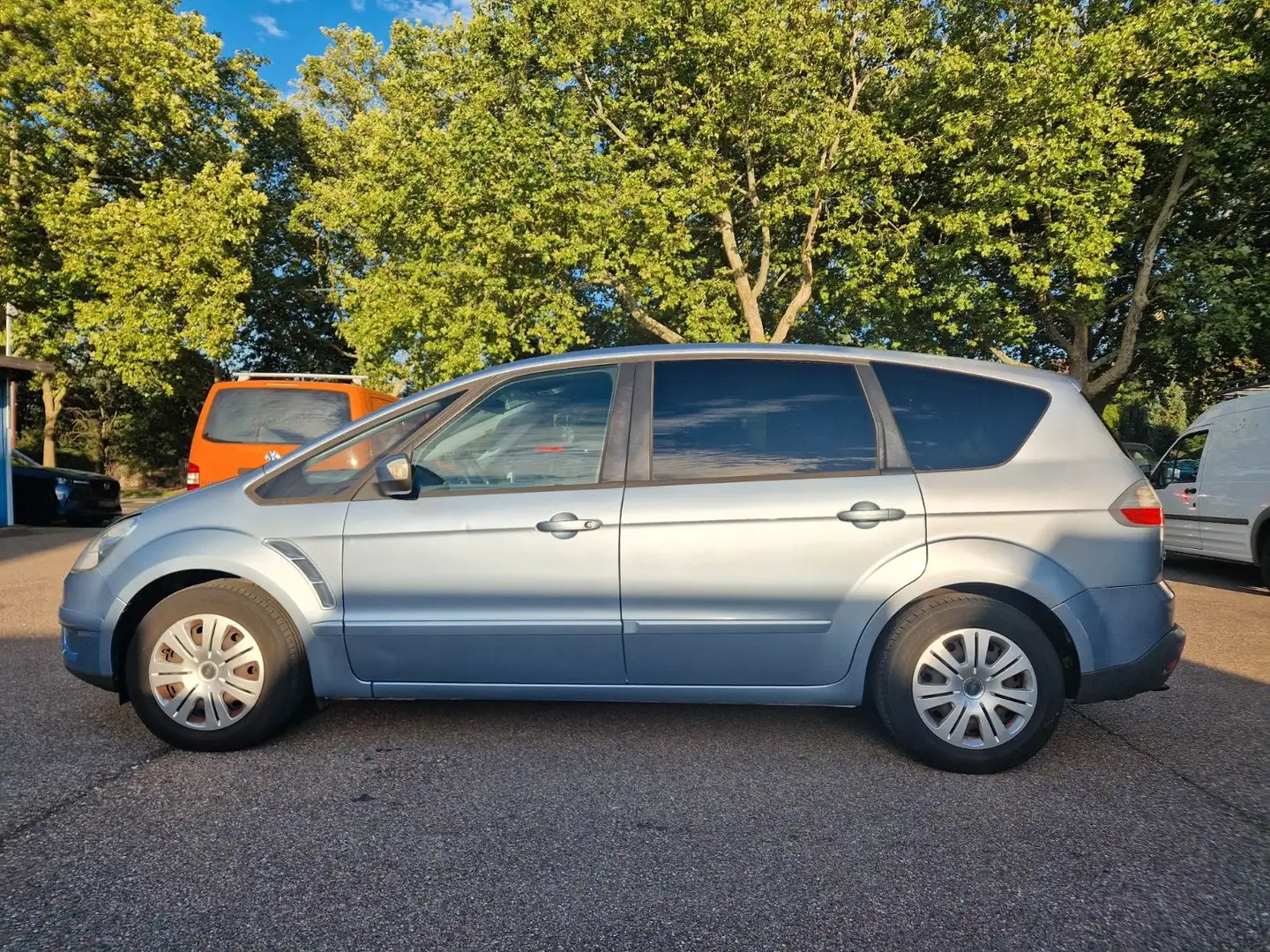 Ford S-Max Trend 2.0 TDCi +2.HD+Scheckheft+TÜV 11-26+ Silber - 2