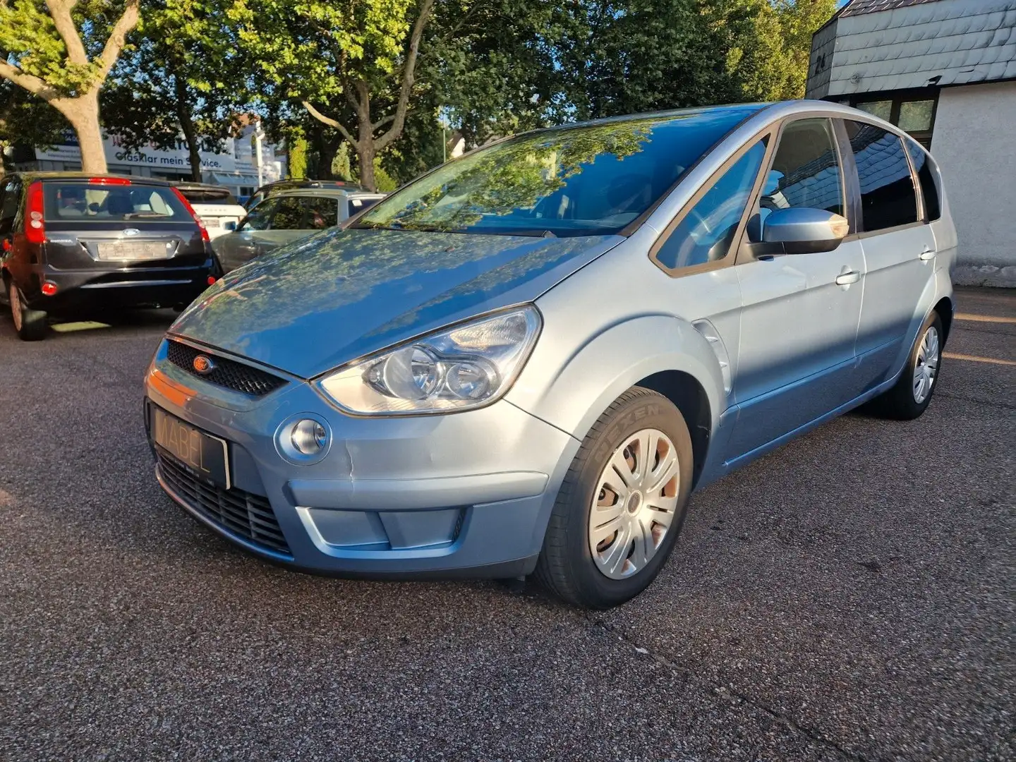 Ford S-Max Trend 2.0 TDCi +2.HD+Scheckheft+TÜV 11-26+ Silber - 1