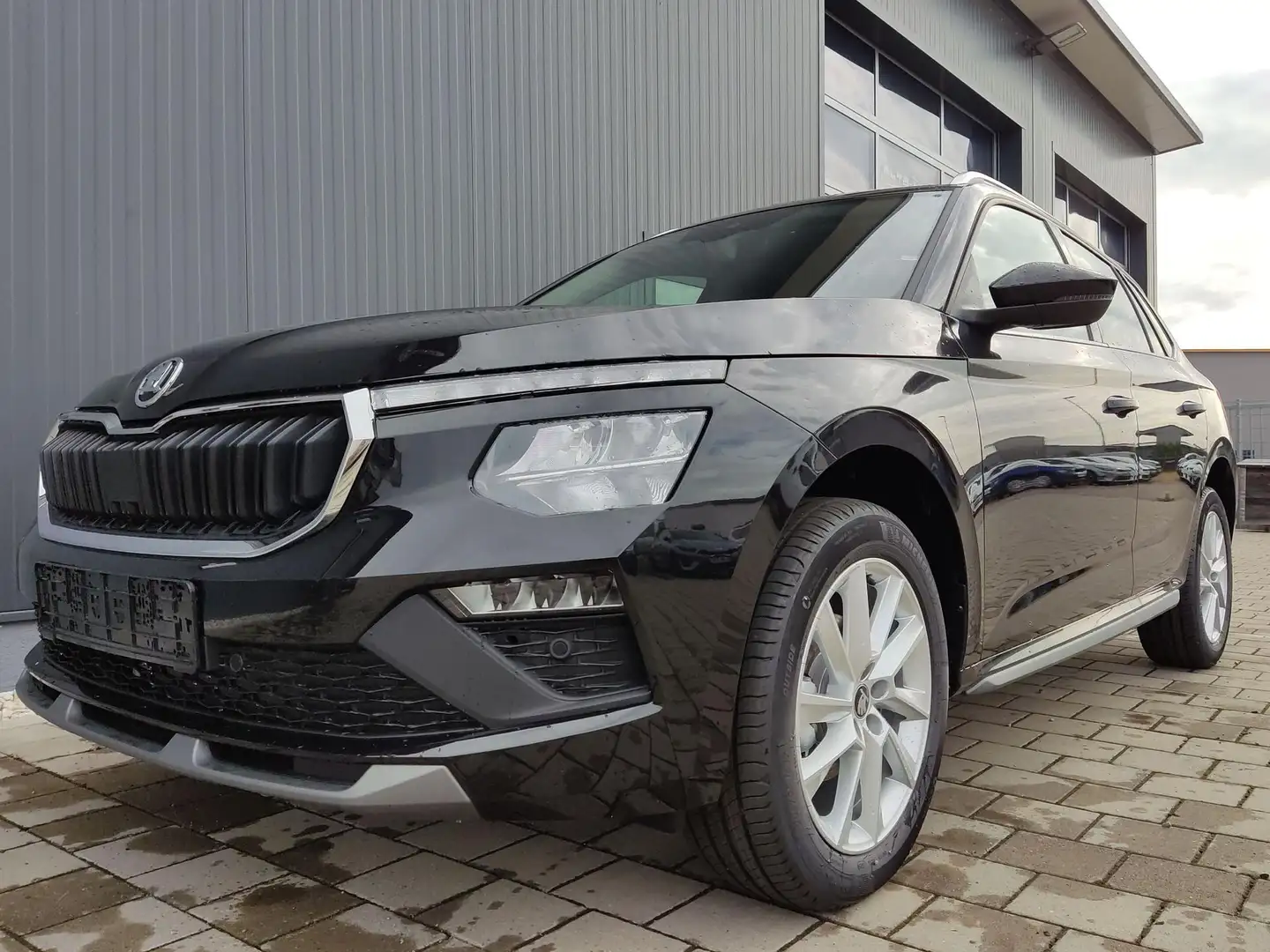 Skoda Kamiq 130 Jahre Premium Edition 1.5 TSI 150 PS DSG An... Schwarz - 1