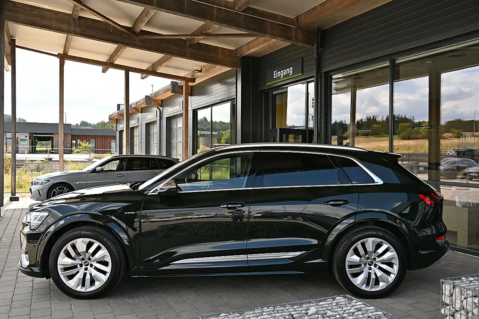 Audi e-tron quattro 95kWh S NP € 121k ACC, MatrixLED, HeadU... Grün - 2