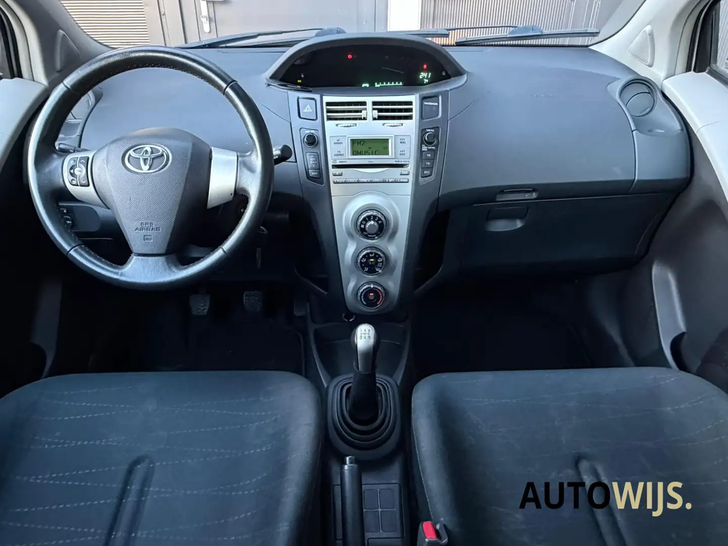 Toyota Yaris 1.0 VVTi +|141DKM|AIRCO|ELEKRAM| Grijs - 2