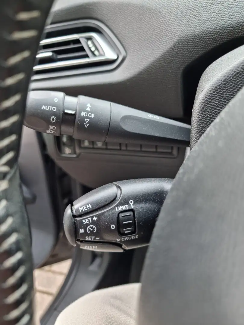 Peugeot 308 PureTech 130 Stop & Start Style - 1