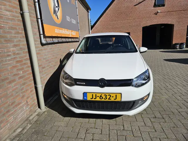 Volkswagen Polo view 2