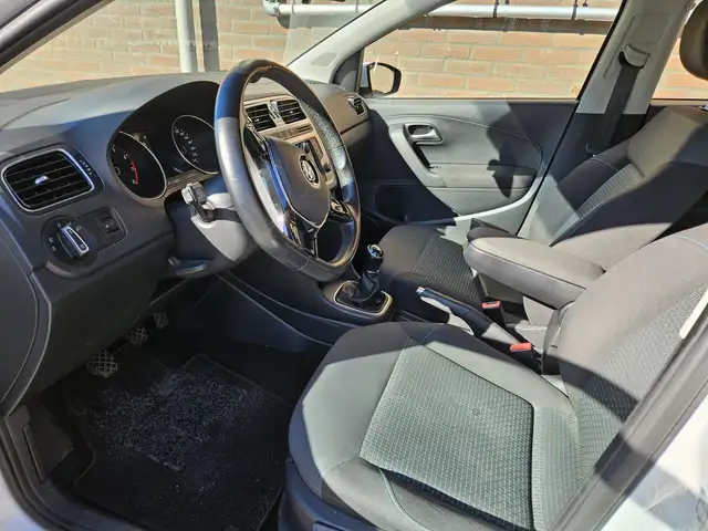Volkswagen Polo view 5