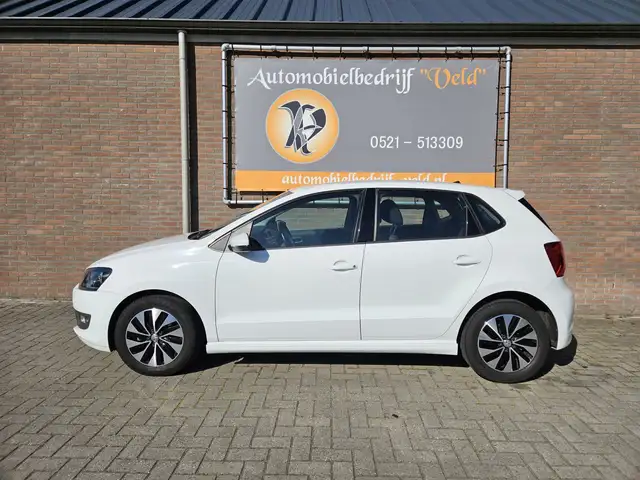 Volkswagen Polo view 3