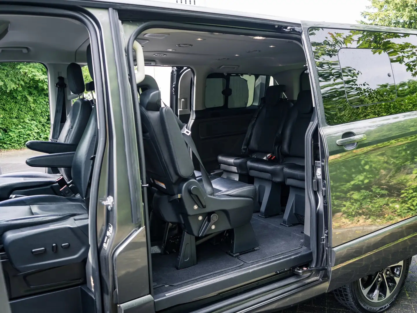 Ford Tourneo Custom Ford Tourneo Custom Sport Šedá - 2