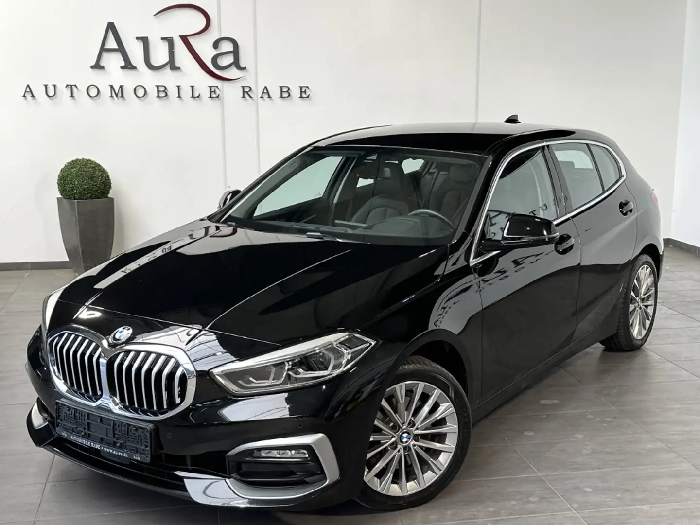 BMW 118 Aut. Luxury Line NAV+LED+ACC+HEAD-UP+SHZ Schwarz - 1