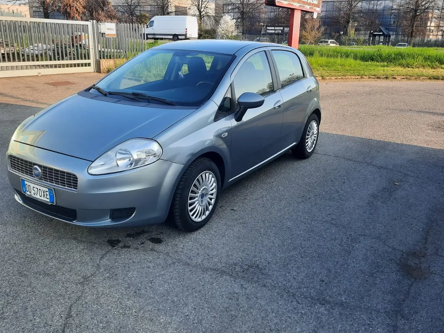 Fiat Grande Punto Grande Punto 5p 1.3 mjt 16v Dynamic 75cv Gri - 1